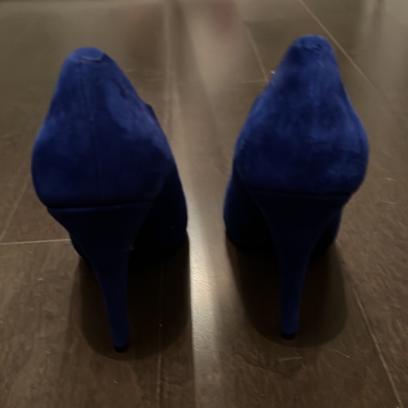 Brand new - never worn! Rachel Roy electric blue suede peep toe heel- size 8 - Picture 3 of 9